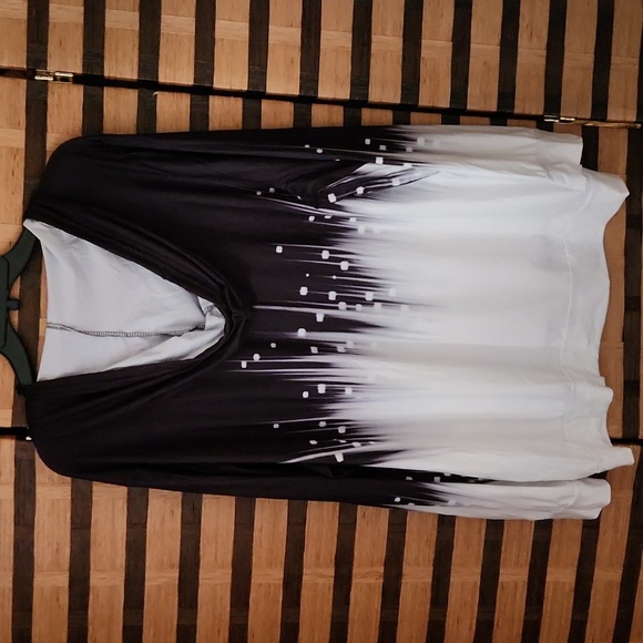 NWOT! Diamond hoodie stretch - Picture 5 of 7